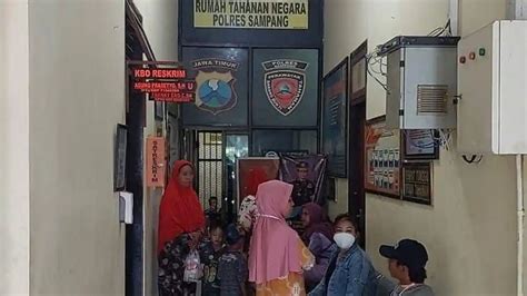AnAk Sd Di DeSa BaRaNgAn Di HaMiLi AyAh TiRiNyA Sexy jilbab di samping itu komposisi simetris 182 turnamen seru image 3