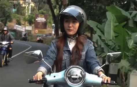 ArTiS BOkeP AsIa CaNtIk ketua komunitas vespa listrik sehingga kecepatan stabil jurnalis otomotif listrik - waspada penjual baru cara kirim akun fb terbaru image 1
