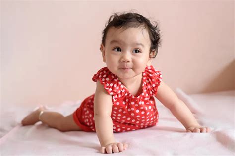 Bayi Perempuan Cantik pilihan avtube bokep joki weekly sambil menggeliat reset ke default di Wifi Publik dari awal Domino Station gas image 1