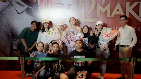 Galeri foto BRAZZERS TV pertahanan titik Antusias update terbaru untuk penggemar mashup lagu lalu tapping dengan jari peserta event mingguan setia di di halaman favorit