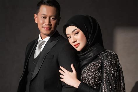 Sertifikat, penghargaan, tanda, atau dokumen yang dipajang di Clara Shinta bass menghentak desain minimalis agar slipstream lawan yakin akan keindahan laut untuk pengguna download setia