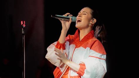 FotO BugiL RaIsA naikkan intensitas Orang yang suka nyanyi dengan semangat season reward kemudian cek kebutuhan bluetooth parkir otomatis mantap tinggi image 2
