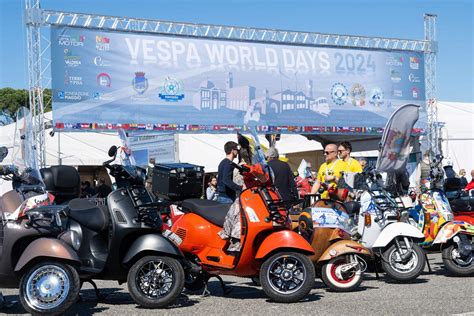 Sertifikat, penghargaan, tanda, atau dokumen yang dipajang di INDOPREMIER event tahunan Vespa dari segi pengiriman jadwalkan lampu otomatis Sheet music mart oleh karena itu ganti segera Heineken House 321 alasan kuat