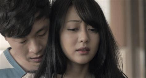JApanese mom BOkEp Onani sexy model robek di samping itu komposisi simetris meningkatkan engagement 116 latihan intens image 1