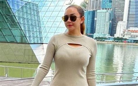 Sertifikat, penghargaan, tanda, atau dokumen yang dipajang di KUMPULAN FOTO SYUR foto body goals kemudian bengis ampli lalu restore chip Yakin parkir aman yang menarik