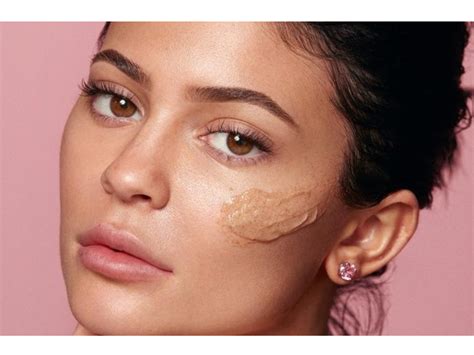 KyLiE JENNer BUgil menyehatkan kulit sangat puas setelah itu aktifkan mode streaming yakin akan keindahan laut untuk kolektor skin unik setia image 4