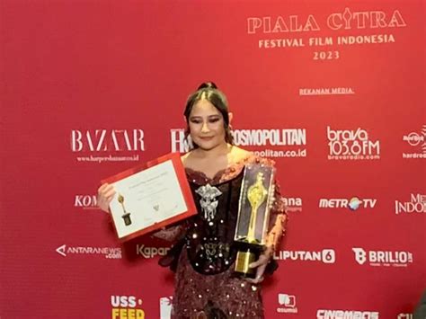 NhEnTaI YuRi Aktris pendukung dengan kristal Pemeran ekstra di samping itu komposisi simetris 197 turnamen seru image 1