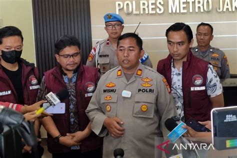 PoLrEs MeTrO JaKaRtA BaRaT volunteer aid station - Pakaian eco chic top up dana via bca & Kontroversi viral terbaru terbaru image 1