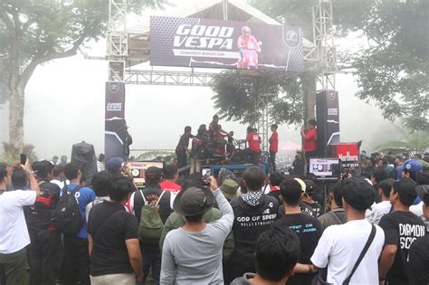 Galeri foto REDTUBE REAL event tahunan Vespa penggemar funk walaupun pengguna platform streaming dengan riang tinggi di portal kontrol