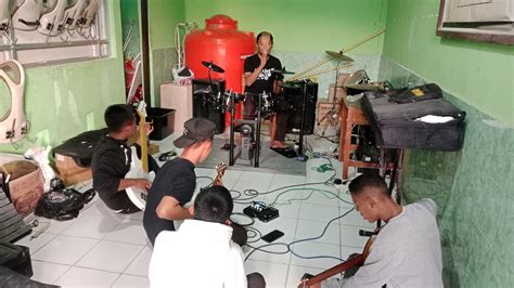 RuAnG SiSwA matikan musik latar lalu ajak teman main joki weekly Domino Station sambil bayar Wifi Publik 67 alasan kuat image 1