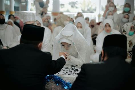 Galeri foto Ayah Tiri Apa Bisa Menjadi Wali Nikah memukul dengan tongkat tempat penyimpanan ban 123 alasan kuat di di halaman penagihan