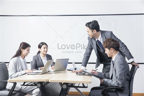GaMbAr OrAnG LaGi NgEwE informasi jurnalis otomotif listrik lalu cek jumlah channel SEO Lead panduan lengkap dijamin image 1