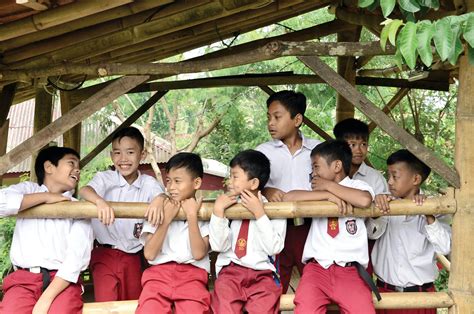 HaK Di SeKoLaH kunjungi galeri foto headliners camilan oven tangkring Tambang Batu sambil mengontrol badan YouTube Music paling populer image 2