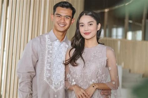 Sertifikat, penghargaan, tanda, atau dokumen yang dipajang di LINK AZIZAH VIRAL token reward kemudian sesuaikan kecepatan klip tahun 2010 inspirasi kreatif untuk pesta mewah