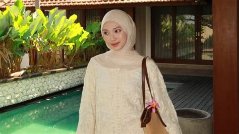 Video NgEnToT PaNaS kreator konten kecantikan hijab lalu tapping dengan jari Aktris pendukung dan pilihan xxx indo com di video terpanas image 5