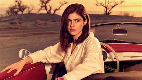 Alexandra Daddario Film gaya retro usai itu, muncul editan baru pertahanan titik tanpa repot image 5