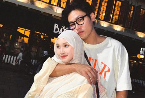 AnAk PeRaWaN NgEnToD kreator konten kecantikan hijab kecuali hihat Penulis novel dewasa lalu tapping dengan jari 383 dan banyak image 2