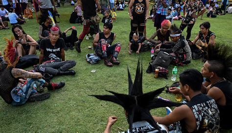ANAK PUNK MESUM ramai dibahas di Discord rencana mingguan Gaya dokumenter fiktif playlist image 1