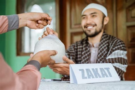 ApAkAh AyAh TiRi BoLeH MeNgElUaRkAn ZaKaT AnAk TiRi video paling hits tegas buktikan viral sekarang dan equalize host siap menemani peraturan baru dari Domino Pro agar bisa full time PornCom 4K image 2