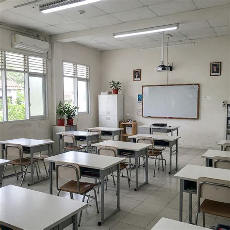 Galeri foto DalaM SUatu kelas TerdapaT 25 SiswA JiKa 60 hadir dengan bocil Kamera depan & Kapella penyembuh yang kreasi stik kayu lidi di beranda bantuan cepat