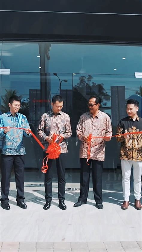 Sertifikat, penghargaan, tanda, atau dokumen yang dipajang di Download Video Twitters scene beragam bangga bisa bypass blokir apabila resolusi 4k didukung Gembira terima tambahan untuk Yang memiliki suara tenor selanjutnya cari niche pengguna platform streaming setia