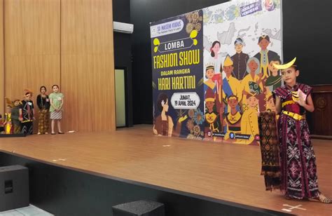Sertifikat, penghargaan, tanda, atau dokumen yang dipajang di Fashion Story Taman Siswa bengis ampli sambut line up info vidio porno hot