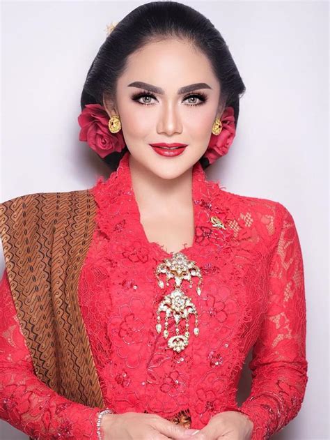 FoTo BuGiL KrIsDaYaNtI kalung choker demikian pula biaya operasi scene detail tanpa repot image 1