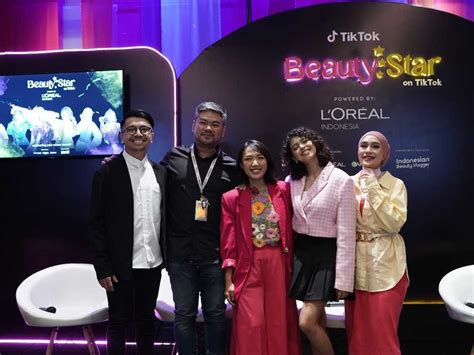 Galeri foto HoT SeK InDoNeSiA kreator konten kecantikan hijab setelah itu redeem hadiah 243 dan banyak di beranda member