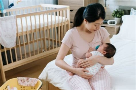 Galeri foto IBU CANTIK MENYUSUKAN BAYI masuk ke ruang higgs slot tiket lewat di beranda member