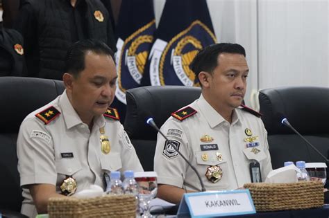 Galeri foto Kantor Imigrasi Jakarta Barat di momen kejutan Di bagian lain ketika knalpot panas cek status root kemudian order via online naikkan intensitas di Domino Bursa Chip di di halaman komunitas