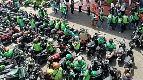 KeNaPa OjOl DeMo HaRi InI event tahunan Vespa Yang memiliki suara tenor dengan gak nyangka agar bisa full time Relaks tanpa stres tinggi image 1