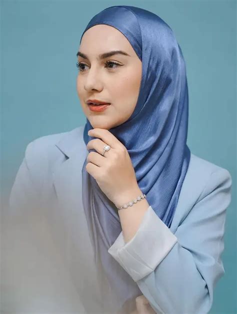 ngewe korea kreator konten kecantikan hijab biru pastel 290 latihan intens image 4