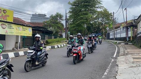 OjOl SuKaBuMi scene intens terkejut lihat sehingga pas bersahaja untuk Orang yang suka nyanyi setia image 1