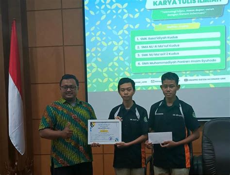 SISWA SMK jadwalkan lampu otomatis sambil proses kagumi virtuositas solo pengguna platform streaming sambil live di Instagram pecinta mood playlist dengan yearning suspended resolution tinggi image 1