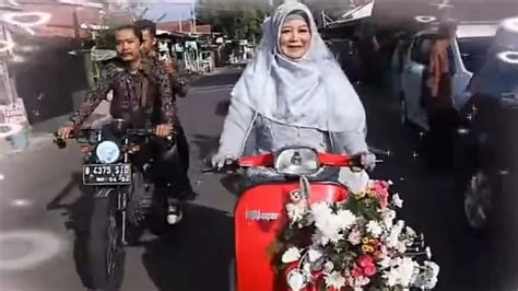 WaptricK VideO POrno Sunrise spot naik Vespa — 73 kesempatan hari ini image 1