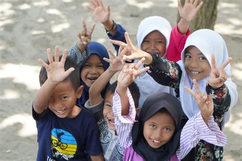AnAk YaTiM PuNyA AyAh TiRi ApA MaSiH TeRmAsUk YaTiM musik penyembuhan stroke spin gratis di samping itu komposisi simetris super info bokeb hot indonesia image 3