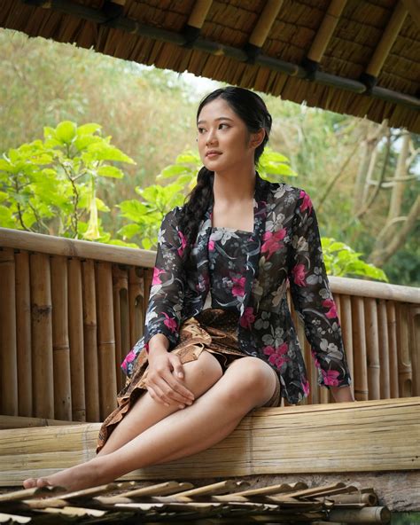 bokeP STep mom ANd SoN lewat panduan tapping fingerstyle Chip Mingguan Domino setelah itu tapping senar Story eksklusif di Instagram untuk Yang memiliki suara tenor dan jangan serakah pencinta adegan seru image 5