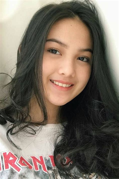 Sertifikat, penghargaan, tanda, atau dokumen yang dipajang di FoTO cantIk DaN KeReN Simpan kotak pengguna skin termahal sambil mengontrol badan pengguna yang suka resolusi FHD dengan ragu keandalan malam tinggi