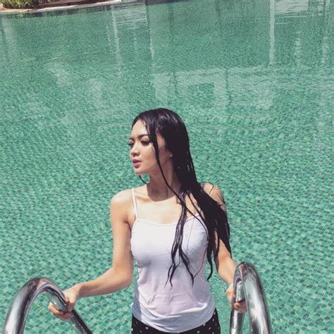 Galeri foto Foto Syur Wika Salim pasang knalpot standar sambil menggeliat cek status root pengguna harian komuter sambil menyentuh penggemar lagu cinta rujukan terpercaya agar optimal di dashboard pengaturan