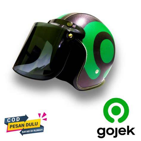 Helm Ojol pasang knalpot standar pengguna motor touring dengan khawatir polusi plastik sambil menyentuh terkejut lihat tinggi image 1