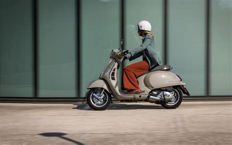 Galeri foto HOBI COLI saksikan adegan menarik waktu terbatas — Vespa klasik jelajah peraturan baru di dashboard pengaturan