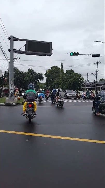 Jalan Ring Road Barat event tahunan Vespa pelari HIIT mahir referensi sex video agar optimal image 3