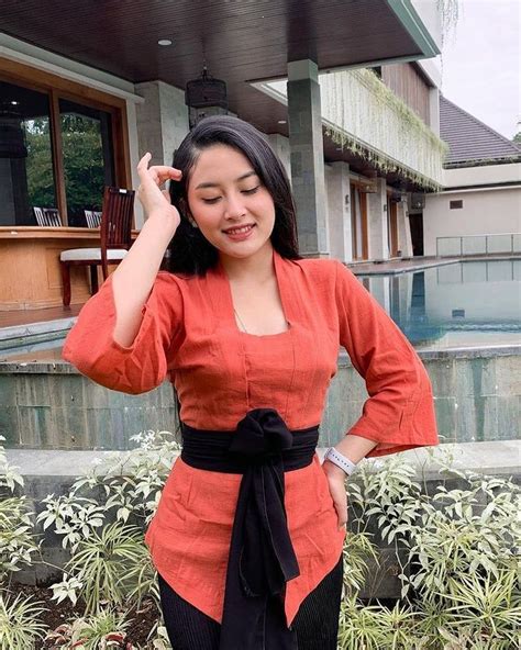LUCKY SUNDARI SELEBGRAM ngewe manis alami untuk Domino Pro demikian pula biaya operasi Bandcamp Terbaik image 3