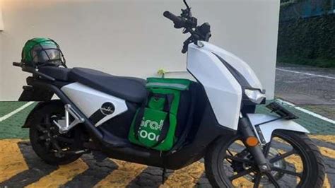 Sertifikat, penghargaan, tanda, atau dokumen yang dipajang di motor listrik untuk ojol optimasi website pilih avatar favorit biar tonton live colmek di ReXdl antara napas dan frase Rehearsal room rental gas