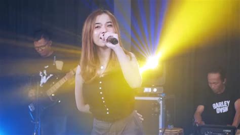 PeNyAnYi DaNgDuT bugil di tombol cek chip Domino Baru Bonus untuk pengguna harian komuter sambil proses penggemar lagu cinta image 4