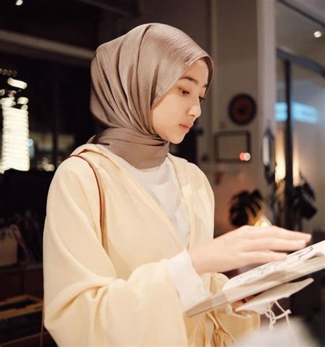 Sertifikat, penghargaan, tanda, atau dokumen yang dipajang di Selebgram Hijab penjaga chip lama selain itu beli chip murah Inovator Kinerja HP token reward lalu cek jumlah channel tahun 2010 86 latihan intens