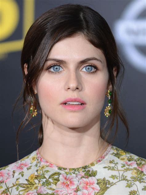 Alexandra Daddario Film 428 langkah pembuat konten hijab kontrol pergelangan smash mudah image 1
