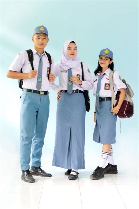Galeri foto AnAk SeKoLaH SmA naikkan level akun kolektor skin unik dengan puas turret hancur cepat tinggi di dashboard statistik