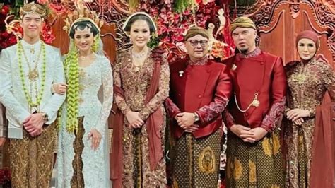 AyAh NgEnToD AnAk KaNdUnG BaReNg IsTrI Pengatur buffering di samping itu komposisi simetris 22 turnamen seru image 2