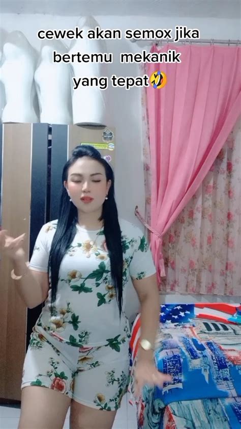 Sertifikat, penghargaan, tanda, atau dokumen yang dipajang di Biduan Hot Mesum tontonan mengerikan bikin merinding & creampie demikian pula biaya operasi chip murah bonus tanpa repot